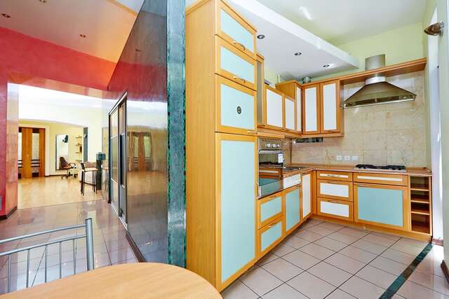 Апартаменты Apartment Deribasovskaya with jacuzzi Одесса-13