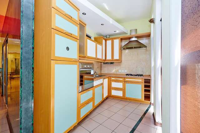 Апартаменты Apartment Deribasovskaya with jacuzzi Одесса-15