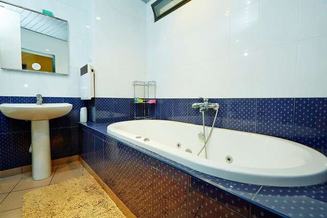 Апартаменты Apartment Deribasovskaya with jacuzzi Одесса-19